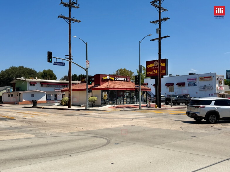 11685 Magnolia Blvd, North Hollywood, CA for lease - Building Photo - Image 2 of 10