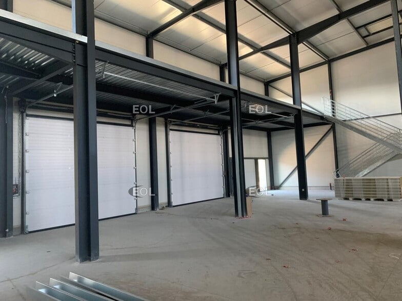 Flex in Carpentras for lease - Interior Photo - Image 3 of 3