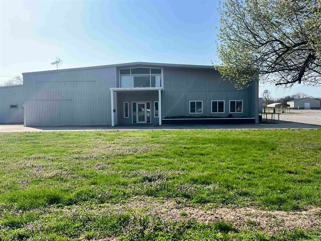 1015 W 9th St, Mount Carmel, IL for sale Primary Photo- Image 1 of 32