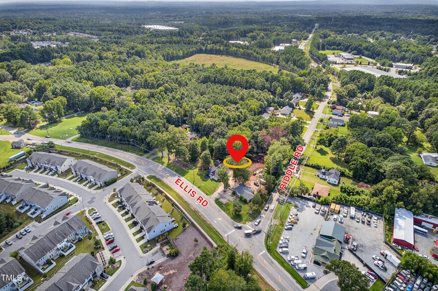 1202 Ellis Rd, Durham, NC à vendre - Photo du bâtiment - Image 2 de 8