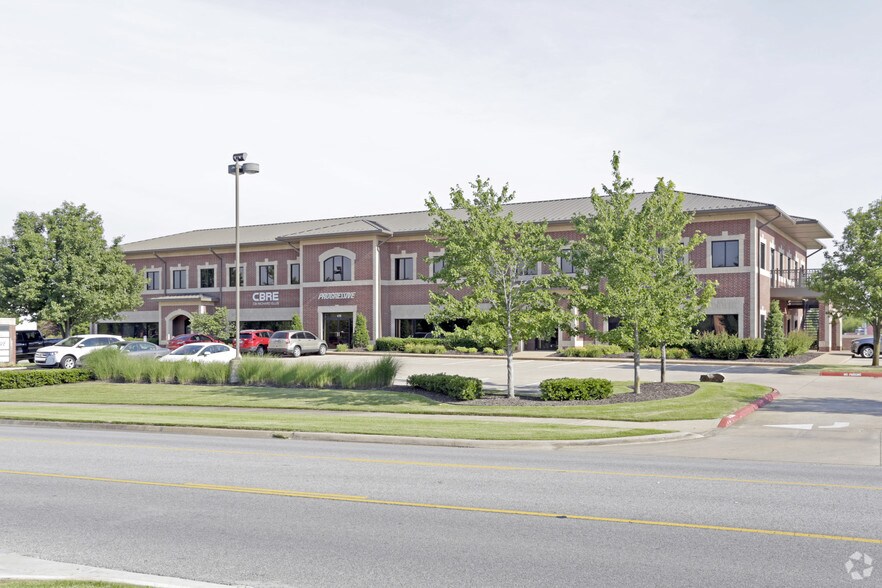 438 E Millsap Rd, Fayetteville, AR à louer - Photo du bâtiment - Image 2 de 6