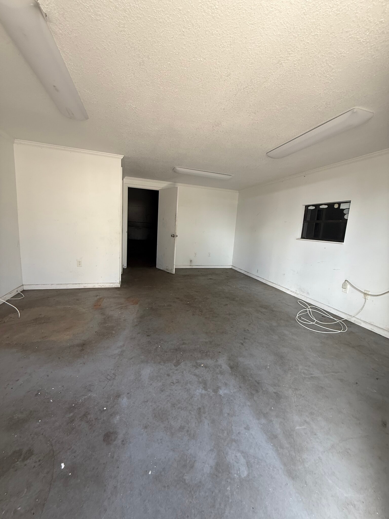 1360-1396 SE Huffman Rd, Port Saint Lucie, FL for lease Interior Photo- Image 1 of 3