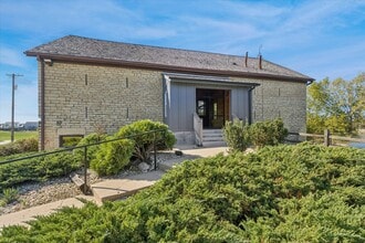 12152 S Naperville Rd, Plainfield, IL à louer Photo du bâtiment- Image 2 de 4