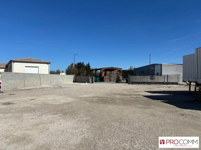 Industrial in Saint Andiol for lease - Building Photo - Image 2 of 4