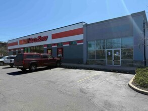 3021 Veterans Rd W, Staten Island, NY à louer Photo du bâtiment- Image 1 de 6