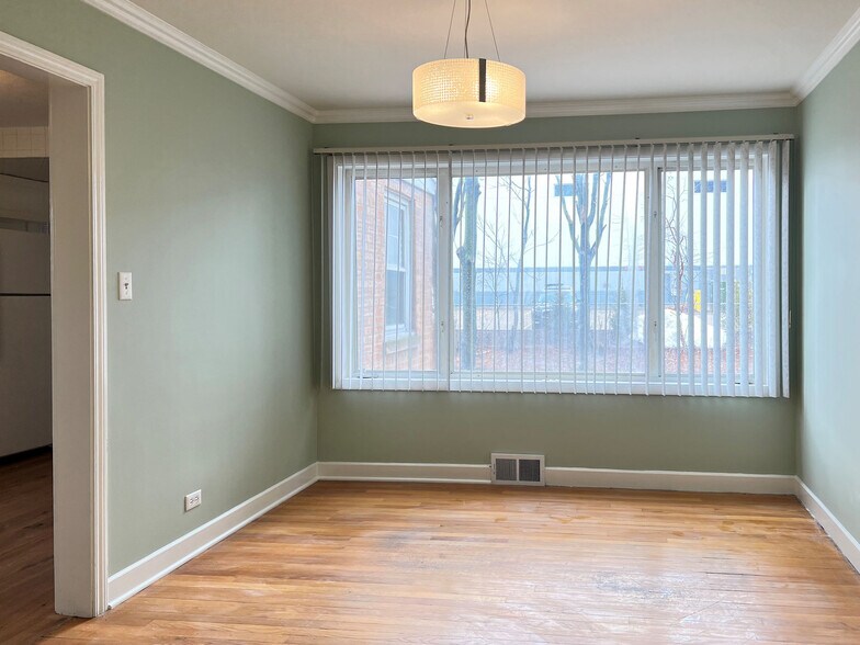 5421 Howard, Skokie, IL à louer - Photo intérieure - Image 3 de 7
