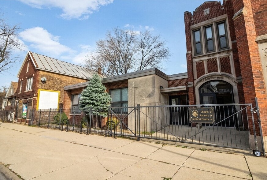 8209 S South Shore Dr, Chicago, IL for sale - Primary Photo - Image 1 of 2