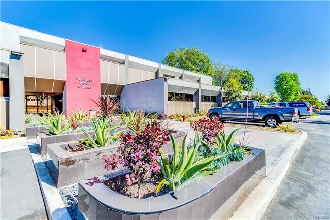 Plus de détails pour 4950 San Bernardino St, Montclair, CA - Bureau à louer