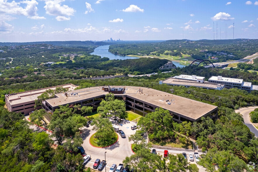 6034 Courtyard Dr W, Austin, TX for lease - Building Photo - Image 3 of 20