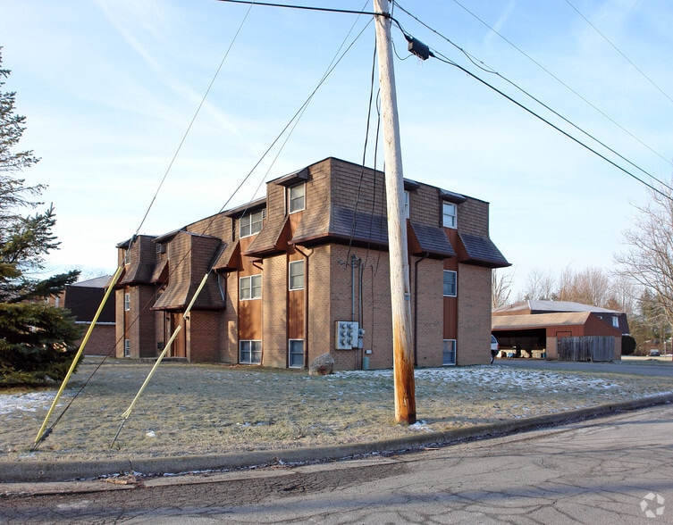 8136 Stadler Ave, Youngstown, OH for sale - Building Photo - Image 2 of 2