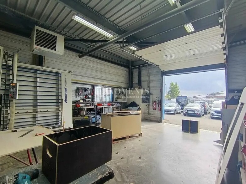 Flex in Seclin for lease - Interior Photo - Image 3 of 7