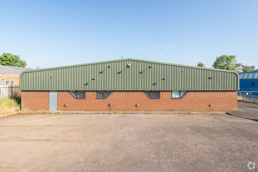 22 Somers Rd, Rugby à louer - Photo du bâtiment - Image 2 de 3