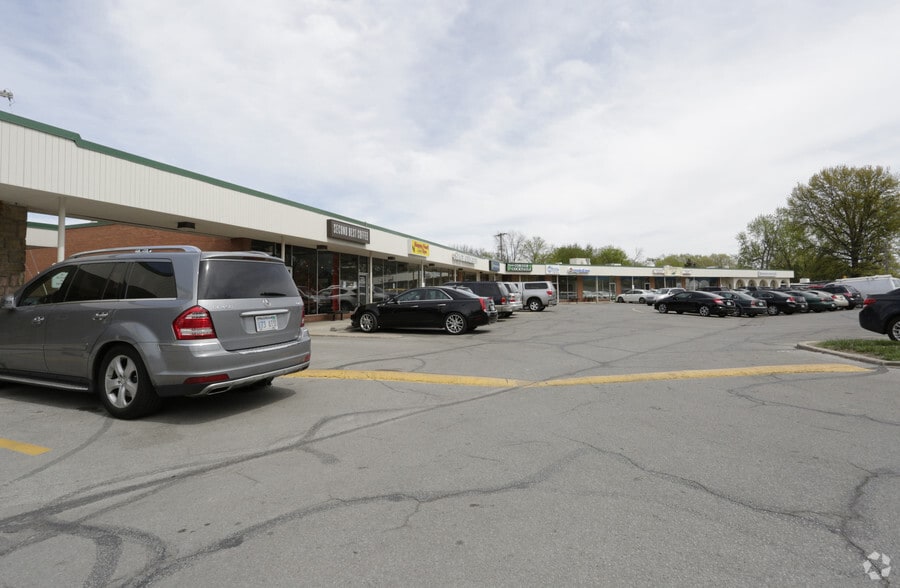 210-330 W 85th St, Kansas City, MO for lease - Building Photo - Image 2 of 6