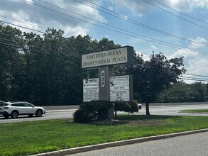 525 Highway 70, Lakewood, NJ à louer Photo intérieure- Image 2 de 6