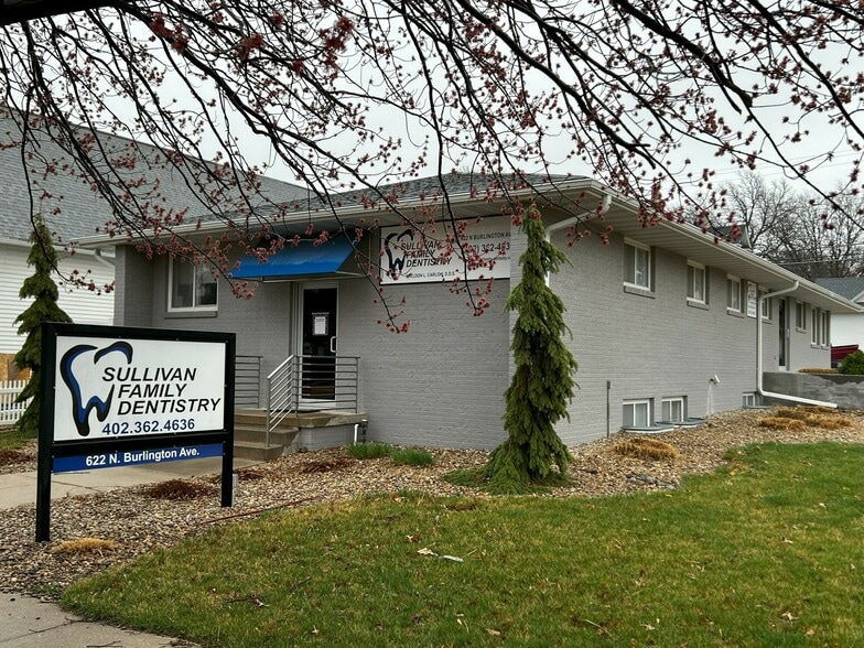 622 N Burlington Ave, York, NE for lease - Primary Photo - Image 1 of 6