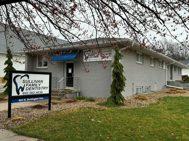 Plus de détails pour 622 N Burlington Ave, York, NE - Bureau à vendre