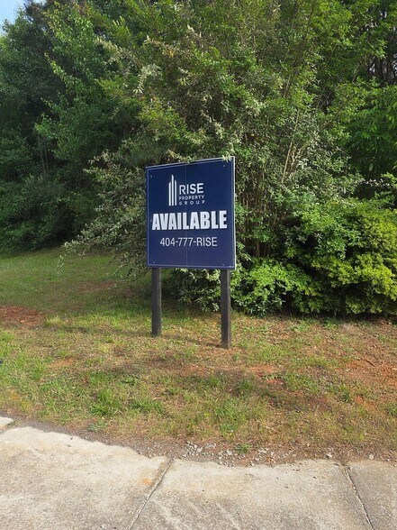 7129-7137 Covington Hwy, Lithonia, GA à vendre - Photo du bâtiment - Image 2 de 6