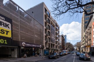 Plus de détails pour 350 W 44th St, New York, NY - Commerce de détail à louer