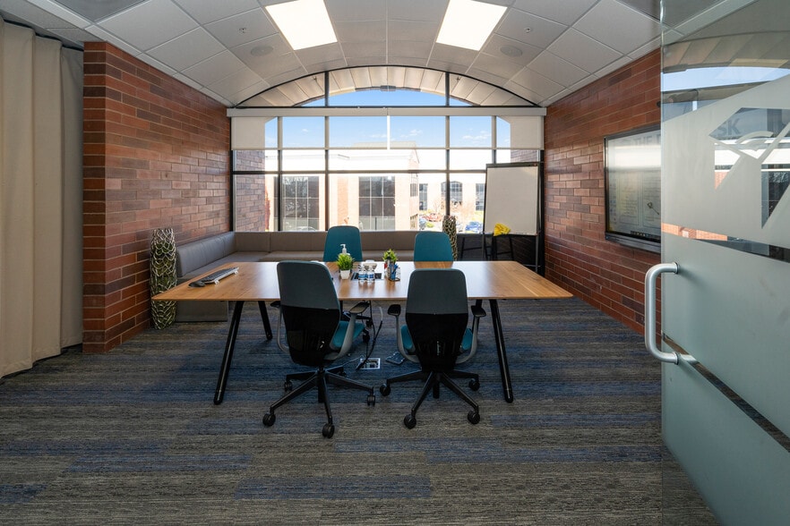 Busch Campus Park portfolio of 5 properties for sale on LoopNet.ca - Interior Photo - Image 3 of 16