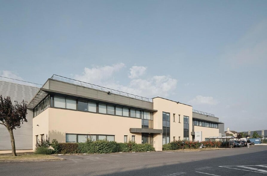 Industrial in Le Mesnil-Amelot for lease - Building Photo - Image 2 of 14