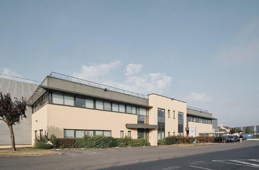Industriel dans Le Mesnil-Amelot à louer - Photo du bâtiment - Image 2 de 14