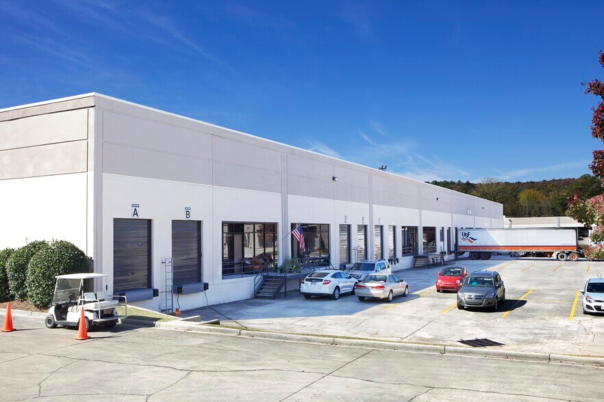 2411-2425 1st Ave S, Irondale, AL à louer - Photo du bâtiment - Image 3 de 5