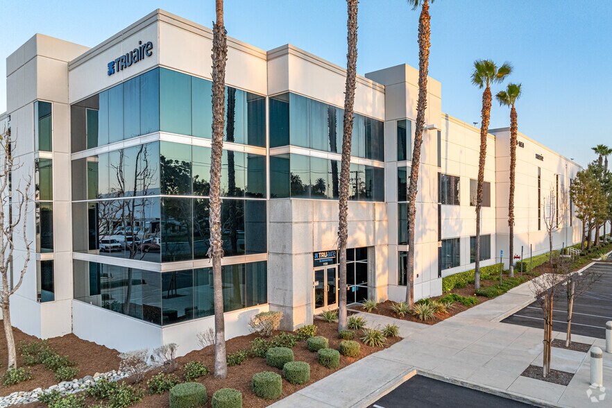 11130-11290 Bloomfield Ave, Santa Fe Springs, CA à louer - Photo du bâtiment - Image 1 de 11