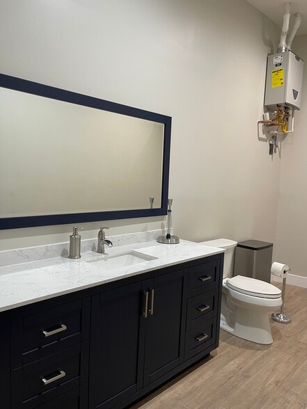 5627 Cahuenga Blvd, North Hollywood, CA for sale - Interior Photo - Image 2 of 15