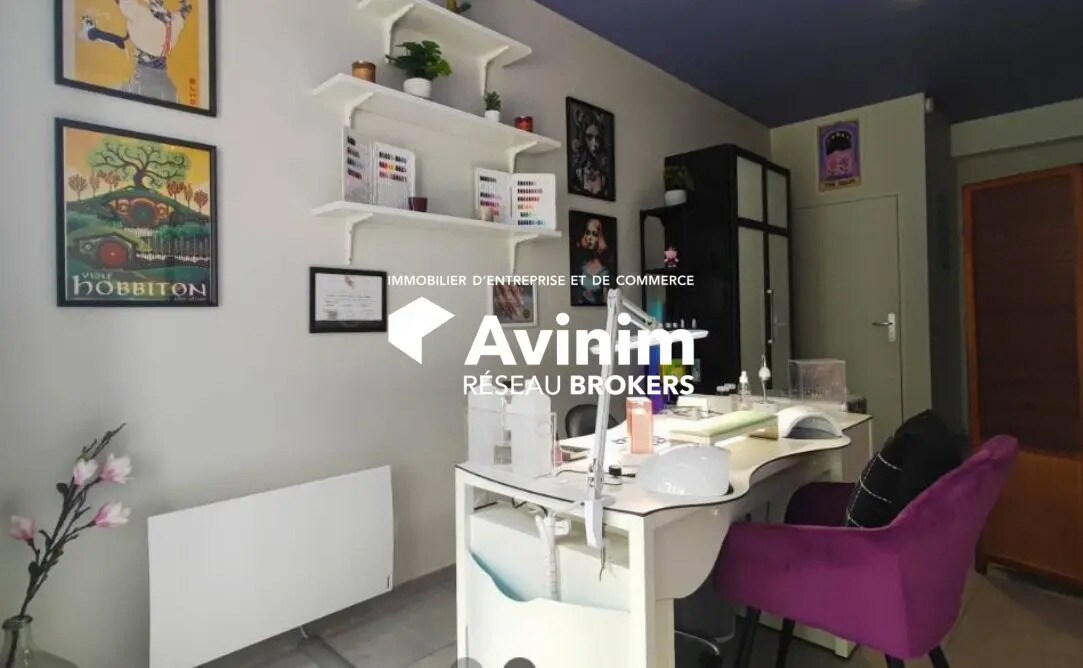 Retail in Bron for lease Interior Photo- Image 1 of 3