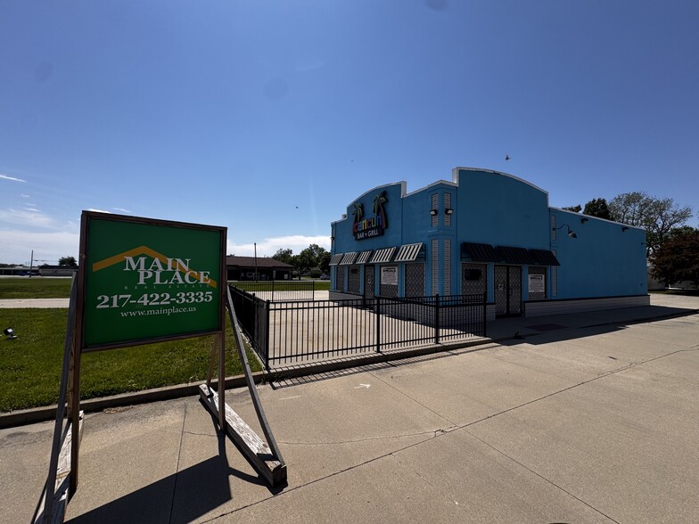 125 N State Route 121, Warrensburg, IL for sale - Building Photo - Image 3 of 13