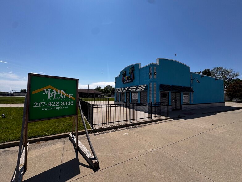 125 N State Route 121, Warrensburg, IL à vendre - Photo du bâtiment - Image 3 de 13