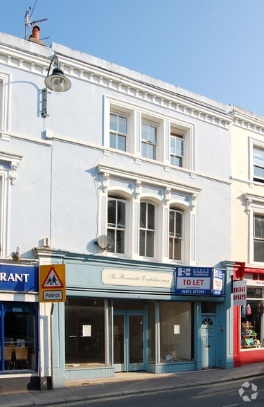 8 & 10 Molesworth Street portfolio of 2 properties for sale on LoopNet.ca - Building Photo - Image 2 of 10