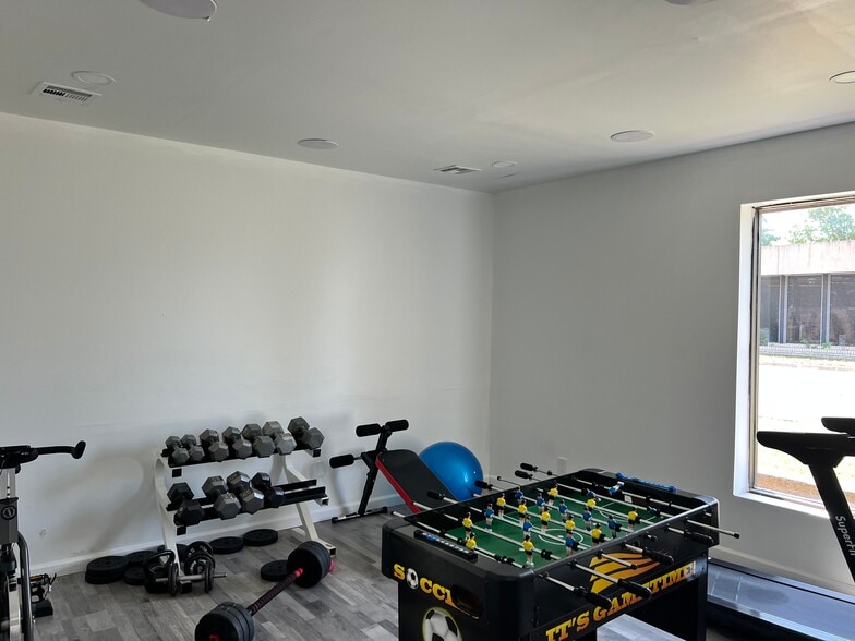 7200 S Pennsylvania Ave, Oklahoma City, OK for lease - Building Photo - Image 3 of 19