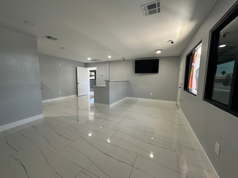 1406 W Camelback Rd, Phoenix, AZ for sale - Building Photo - Image 3 of 8
