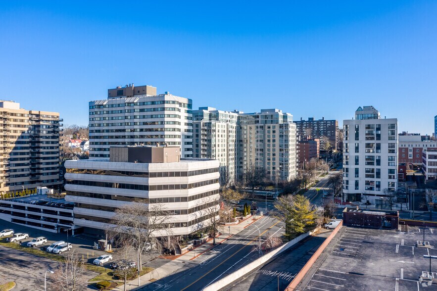 3 Barker Ave, White Plains, NY à louer - Aérien - Image 3 de 7