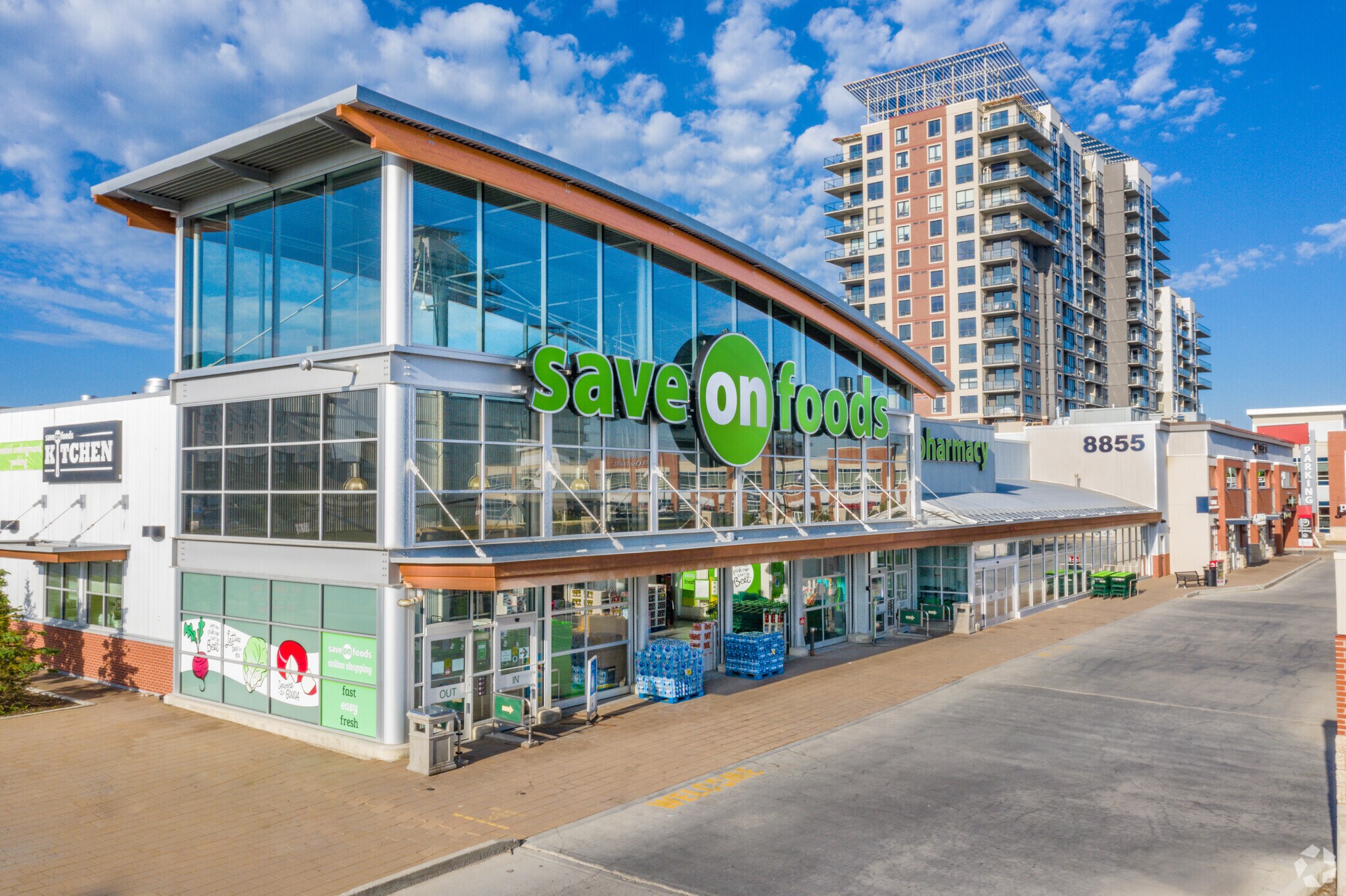 8855 Macleod Trl SW, Calgary, AB à louer Photo du bâtiment- Image 1 de 12
