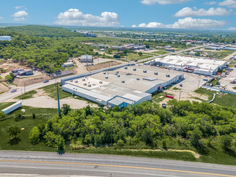 338 Cliff Dr, Graham, TX for sale - Building Photo - Image 3 of 23