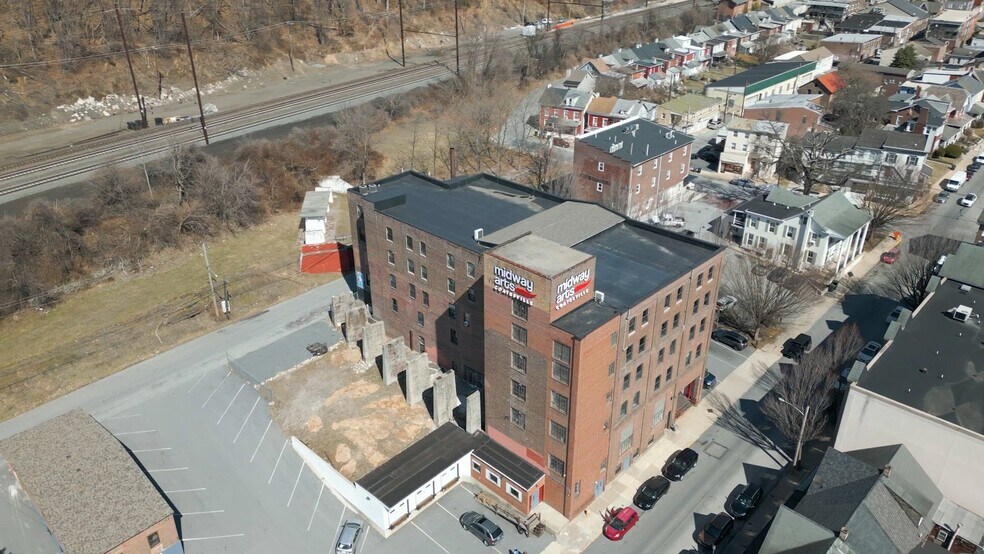 139 E Chestnut St, Coatesville, PA à louer - Vidéo sur l’inscription commerciale - Image 2 de 10
