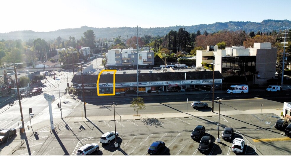 12500-12516 Magnolia Blvd, Valley Village, CA for lease - Building Photo - Image 1 of 10