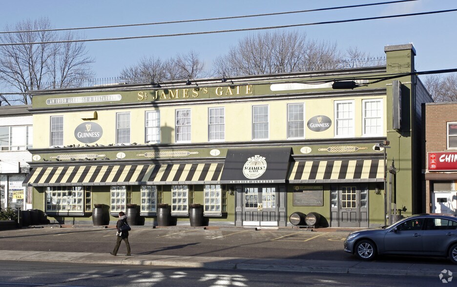 5140 Dundas St W, Toronto, ON à vendre - Photo du bâtiment - Image 2 de 2