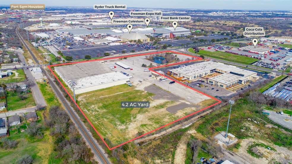 3000 E Houston St, San Antonio, TX à louer - Photo du bâtiment - Image 2 de 26