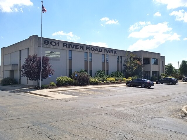 Plus de détails pour 901 NE River Rd, Topeka, KS - Bureau à louer