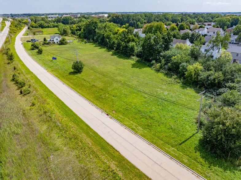 4437-4495 W Kennedy Dr, Gurnee, IL for sale - Aerial - Image 2 of 5