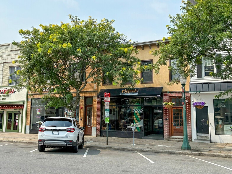 410-416 Mamaroneck Avenue portfolio of 2 properties for sale on LoopNet.ca - Building Photo - Image 2 of 4