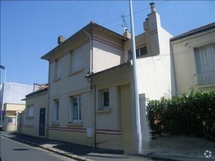 26 Rue Des Amandiers, Nanterre à louer - Photo du bâtiment - Image 1 de 9