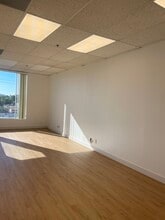 600 W Broadway, Glendale, CA à louer Photo intérieure- Image 2 de 2