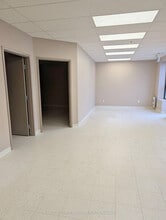 7575 Kimbel St, Mississauga, ON à louer Photo intérieure- Image 2 de 9