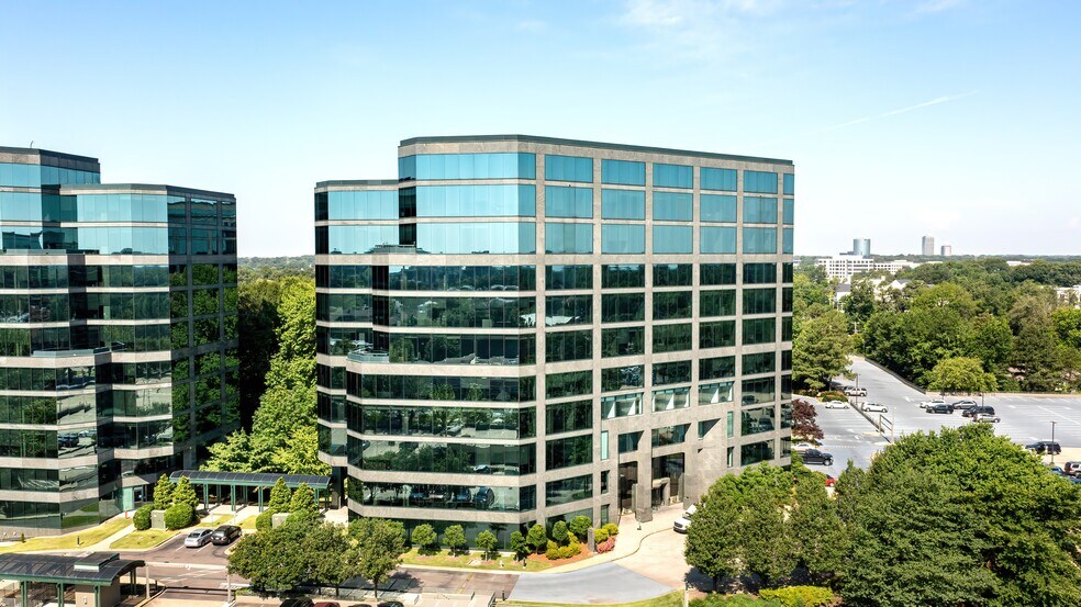 6410 Poplar Ave, Memphis, TN à louer - Photo du bâtiment - Image 2 de 5