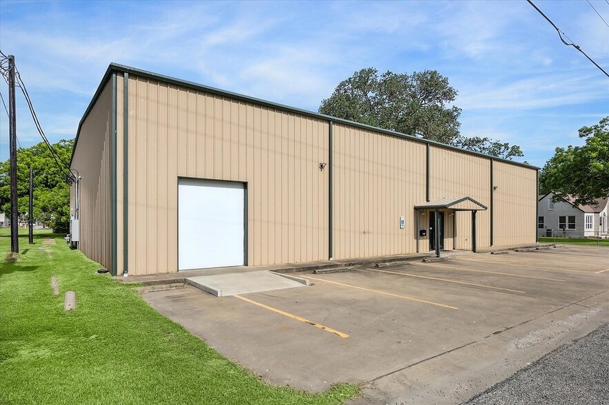 920 Front St, Columbus, TX à vendre - Photo du bâtiment - Image 2 de 30