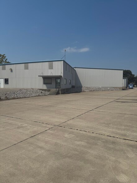300 Matthews Ln, Sikeston, MO à vendre - Photo du bâtiment - Image 2 de 12